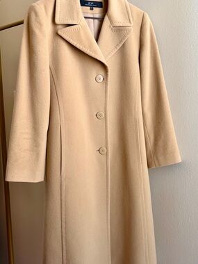 L.L. Collezioni Italia cashmere coat.